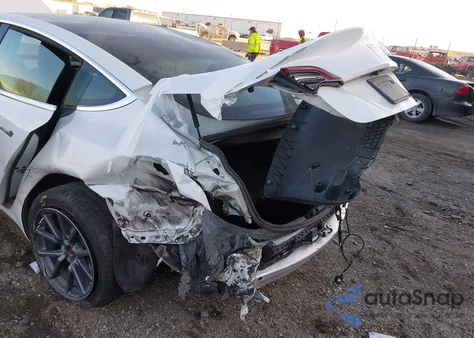 2020 Tesla Model 3 Standard Range Plus Rear-Wheel Drive/Standard Range Rear-Wheel Drive z USA, uszkodzony, nr VIN 5YJ3E1EA8LF612488